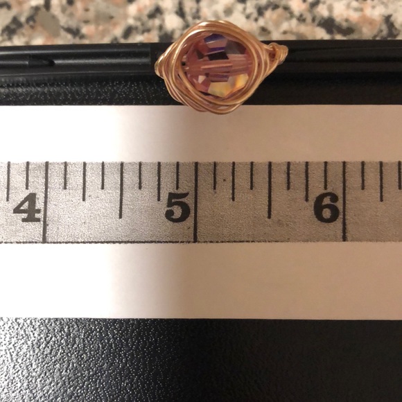 Beautiful gold wire ring with dazzling pink bead - Picture 3 of 5